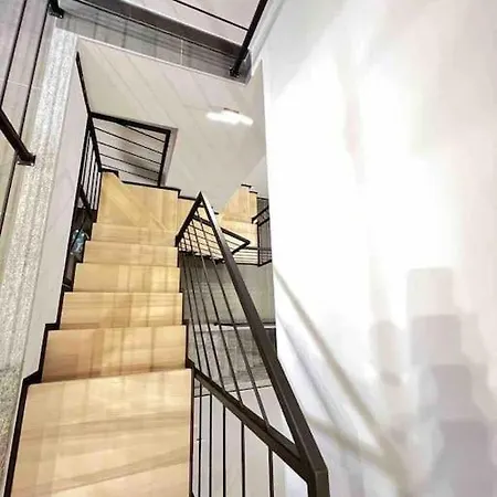 Pregevole Duplex A 1 Minuto Dalla Metro Apartman *