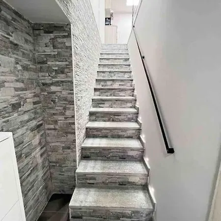 Pregevole Duplex A 1 Minuto Dalla Metro Апартаменты
