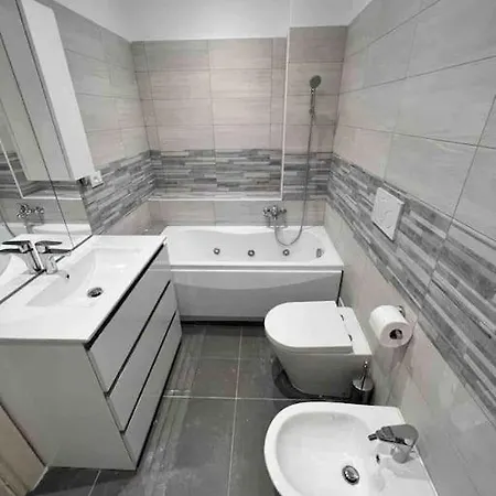 Pregevole Duplex A 1 Minuto Dalla Metro Apartman